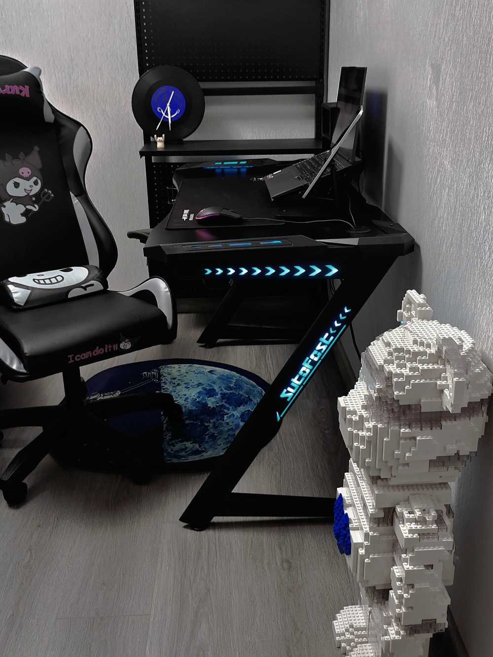 Customer's chair, attachment 2 by MusicLover88