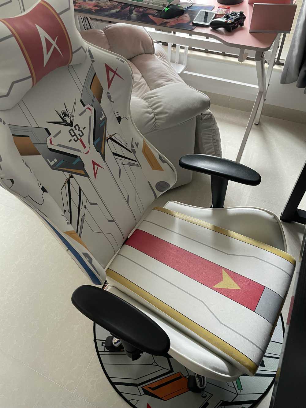 Customer's chair, attachment 1 by Aria