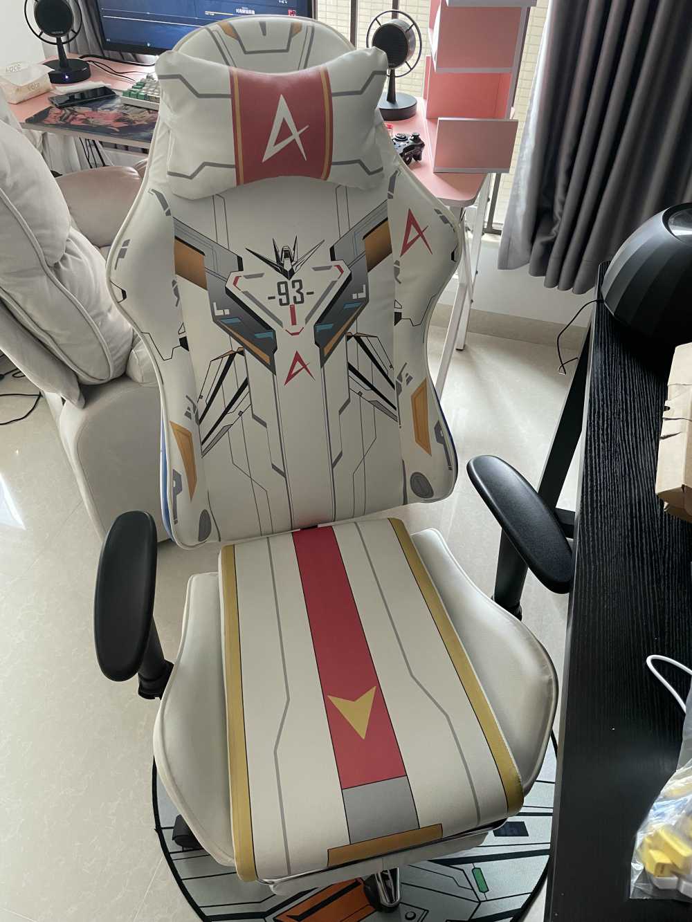 Customer's chair, attachment 2 by Aria