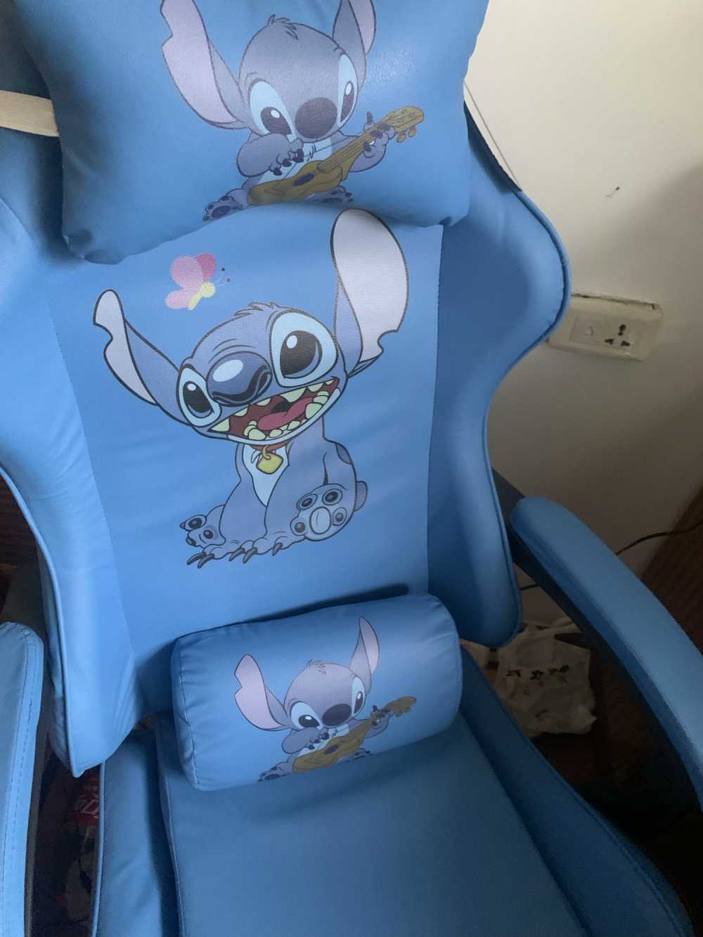 Customer's chair, attachment 3 by AdventureSeeker7