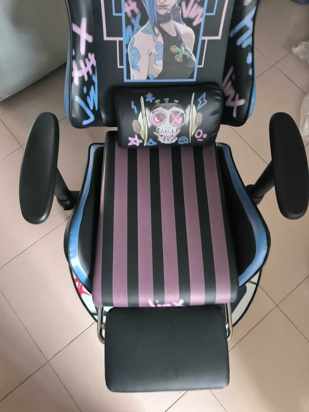 Customer's chair, attachment 1 by Declan