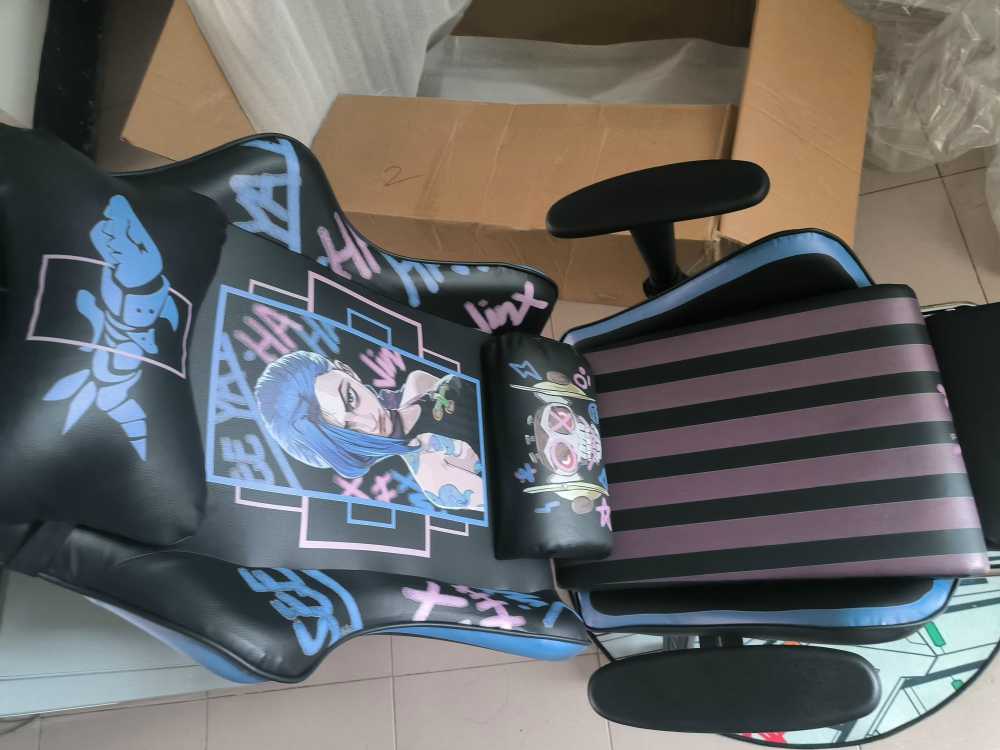 Customer's chair, attachment 2 by Declan