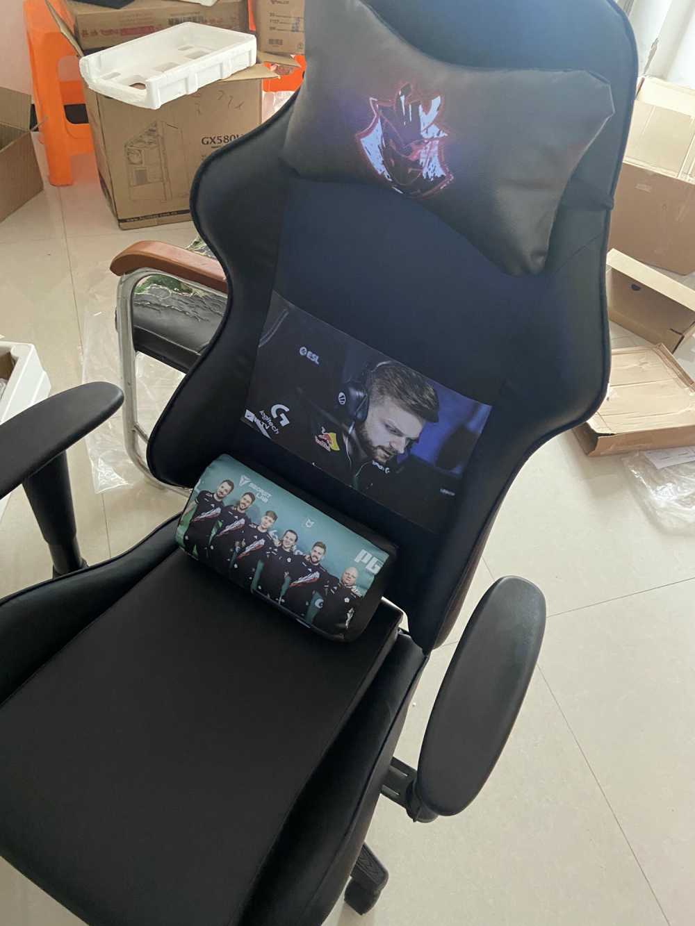 Customer's chair, attachment 1 by ArtisticSoul34