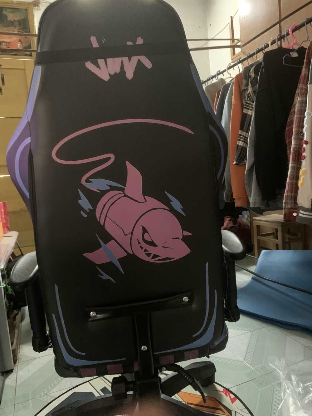 Customer's chair, attachment 2 by Gabriella