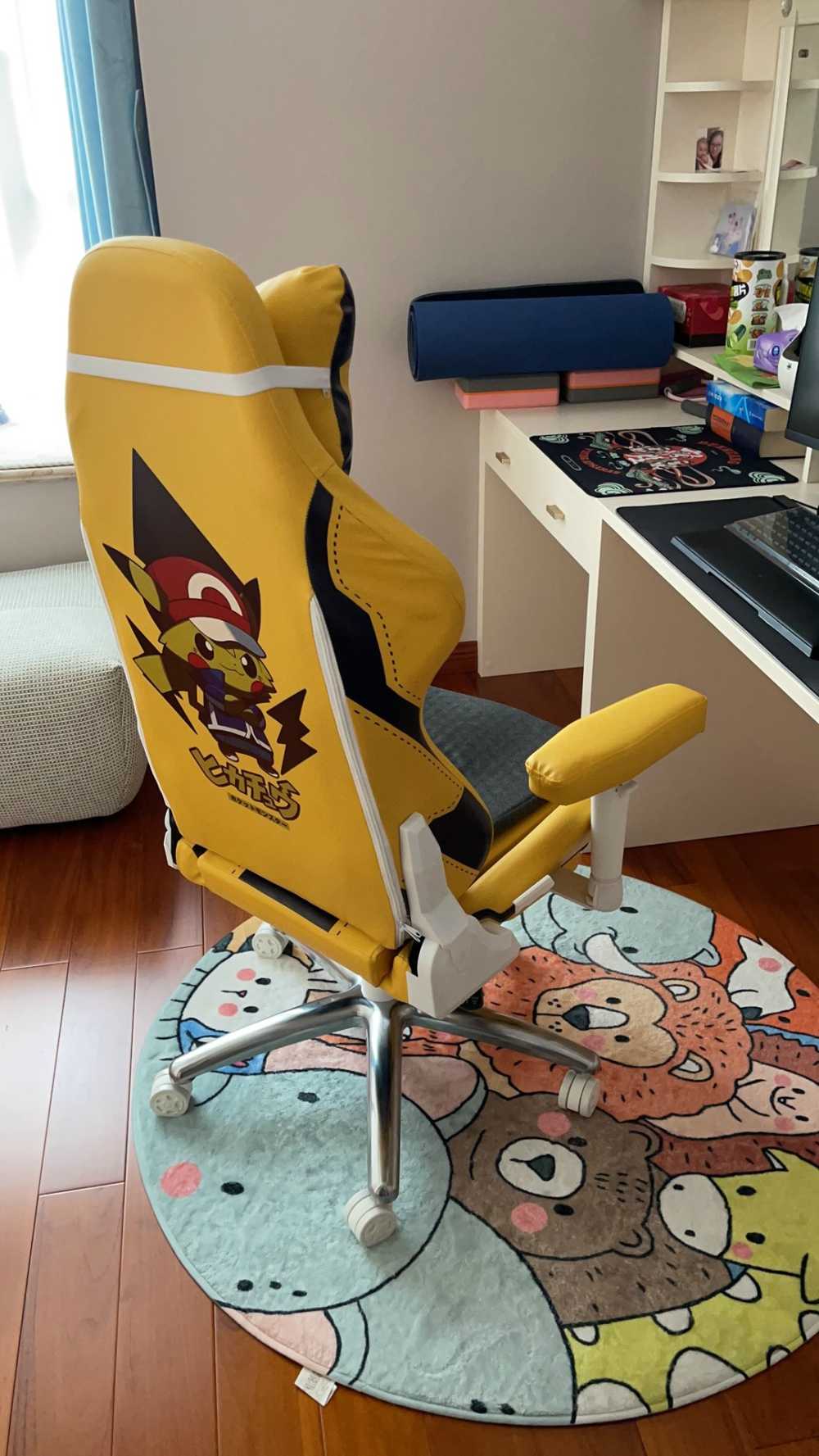 Customer's chair, attachment 1 by Elise