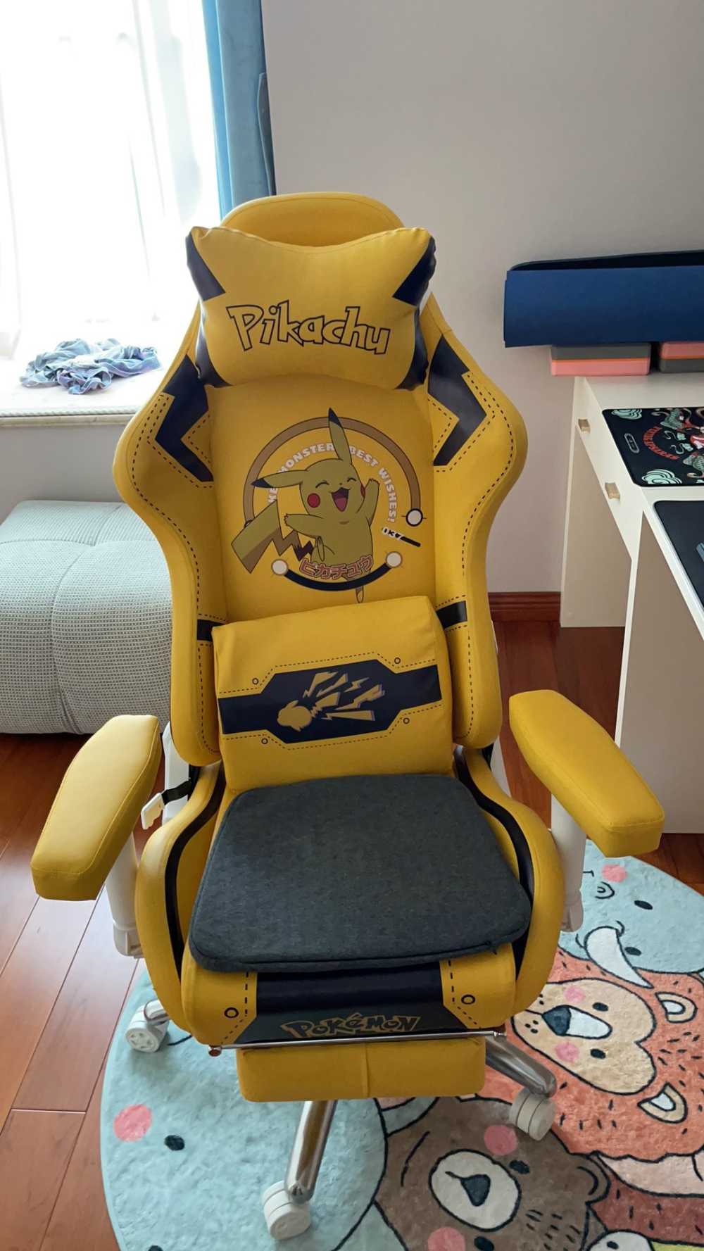 Customer's chair, attachment 2 by Elise