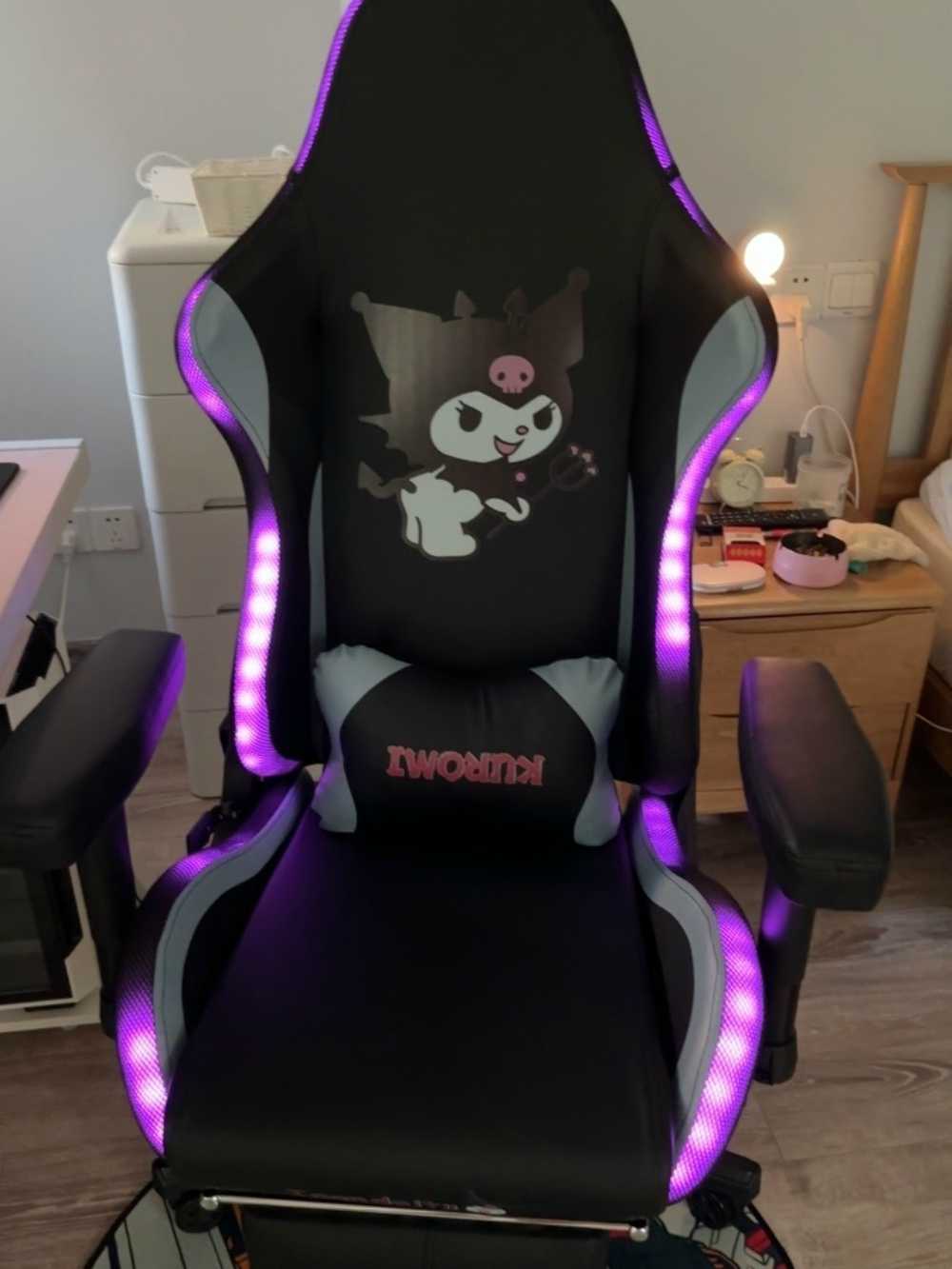 Customer's chair, attachment 1 by Harrison