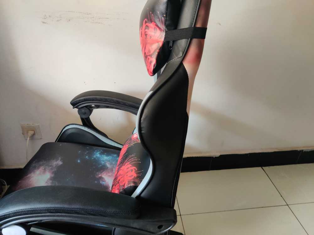 Customer's chair, attachment 2 by Fashionista44