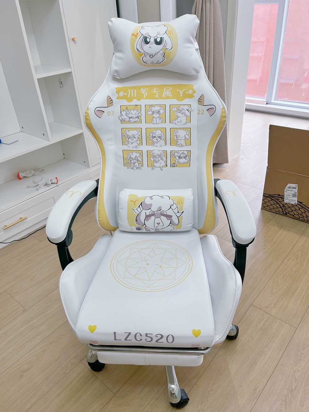 Customer's chair, attachment 1 by HikingAdventurer