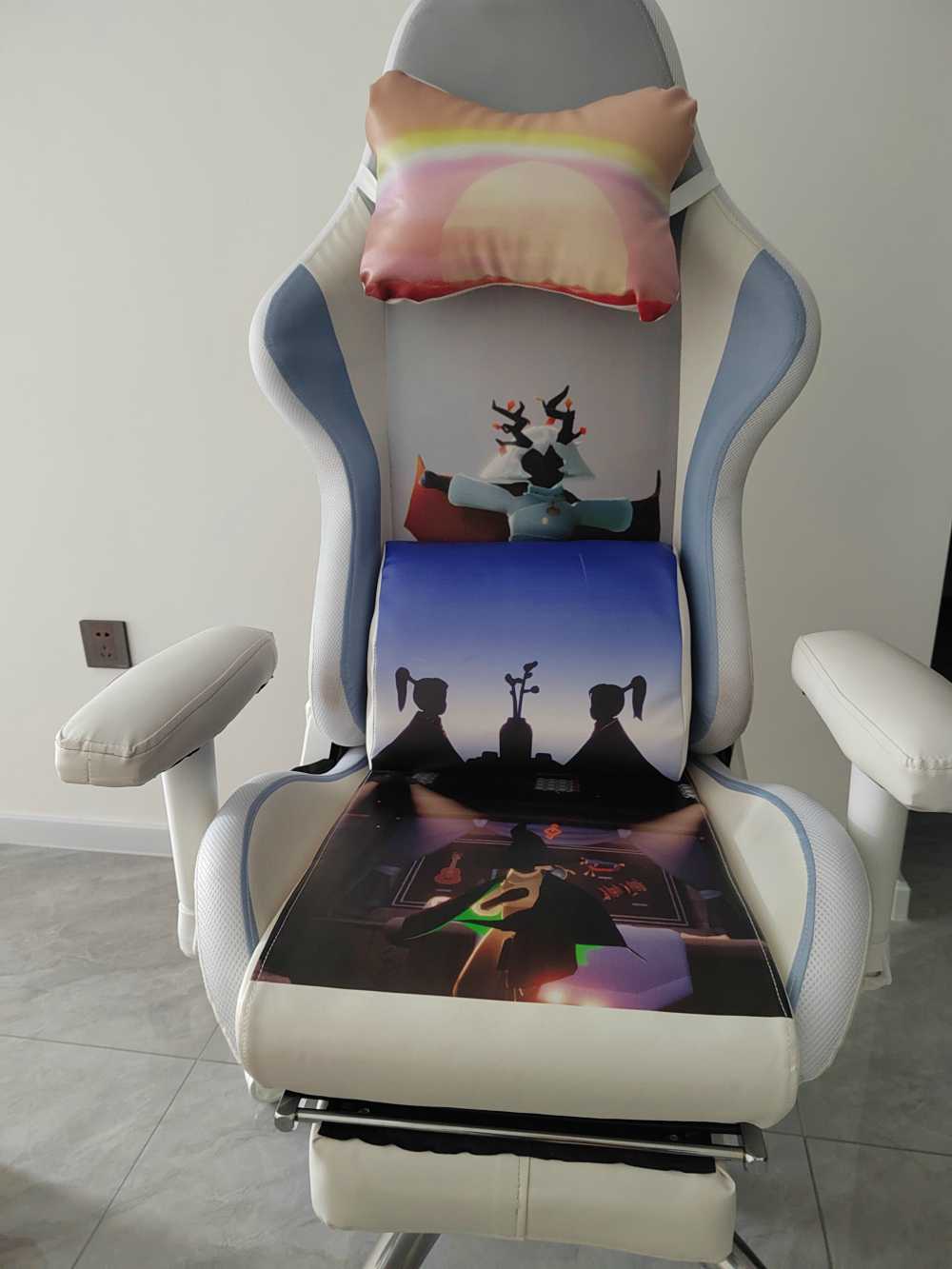Customer's chair, attachment 3 by RainbowChaser88