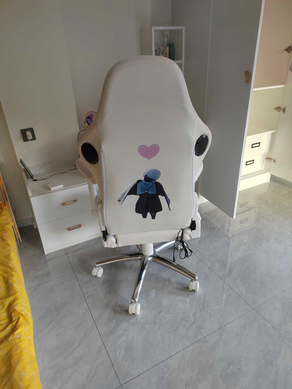 Customer's chair, attachment 4 by RainbowChaser88
