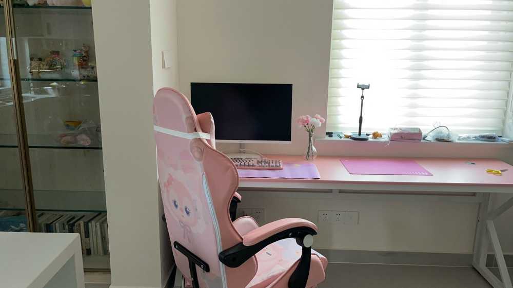 Customer's chair, attachment 2 by MusicMaven21