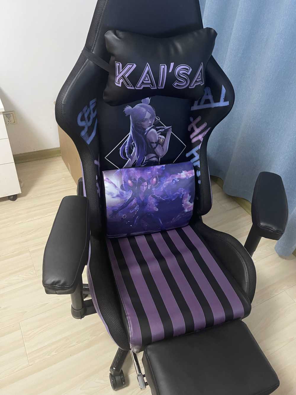 Customer's chair, attachment 1 by ZenMaster33
