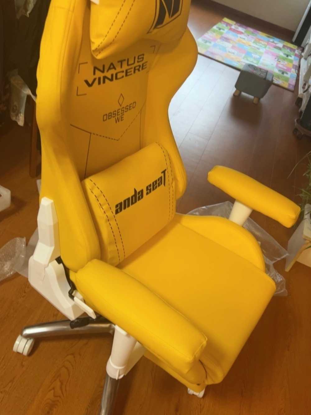 Customer's chair, attachment 2 by ArtisticPalette