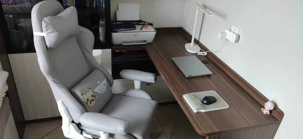 Customer's chair, attachment 3 by MountainExplorer