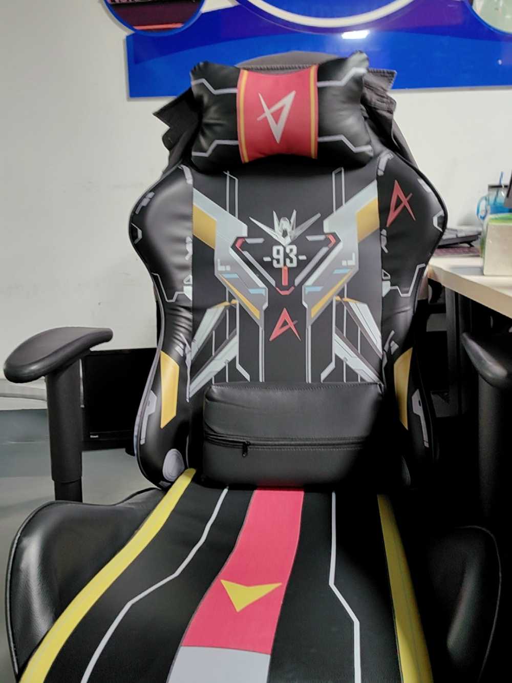 Customer's chair, attachment 1 by Quinn