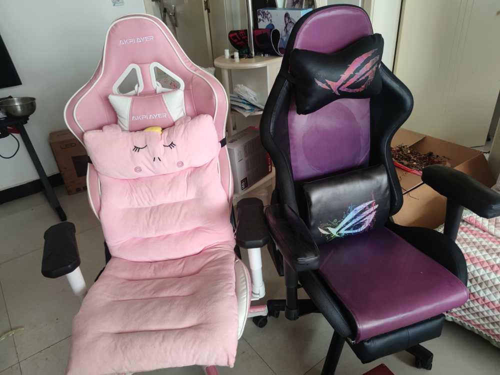 Customer's chair, attachment 2 by GamingGoddess99