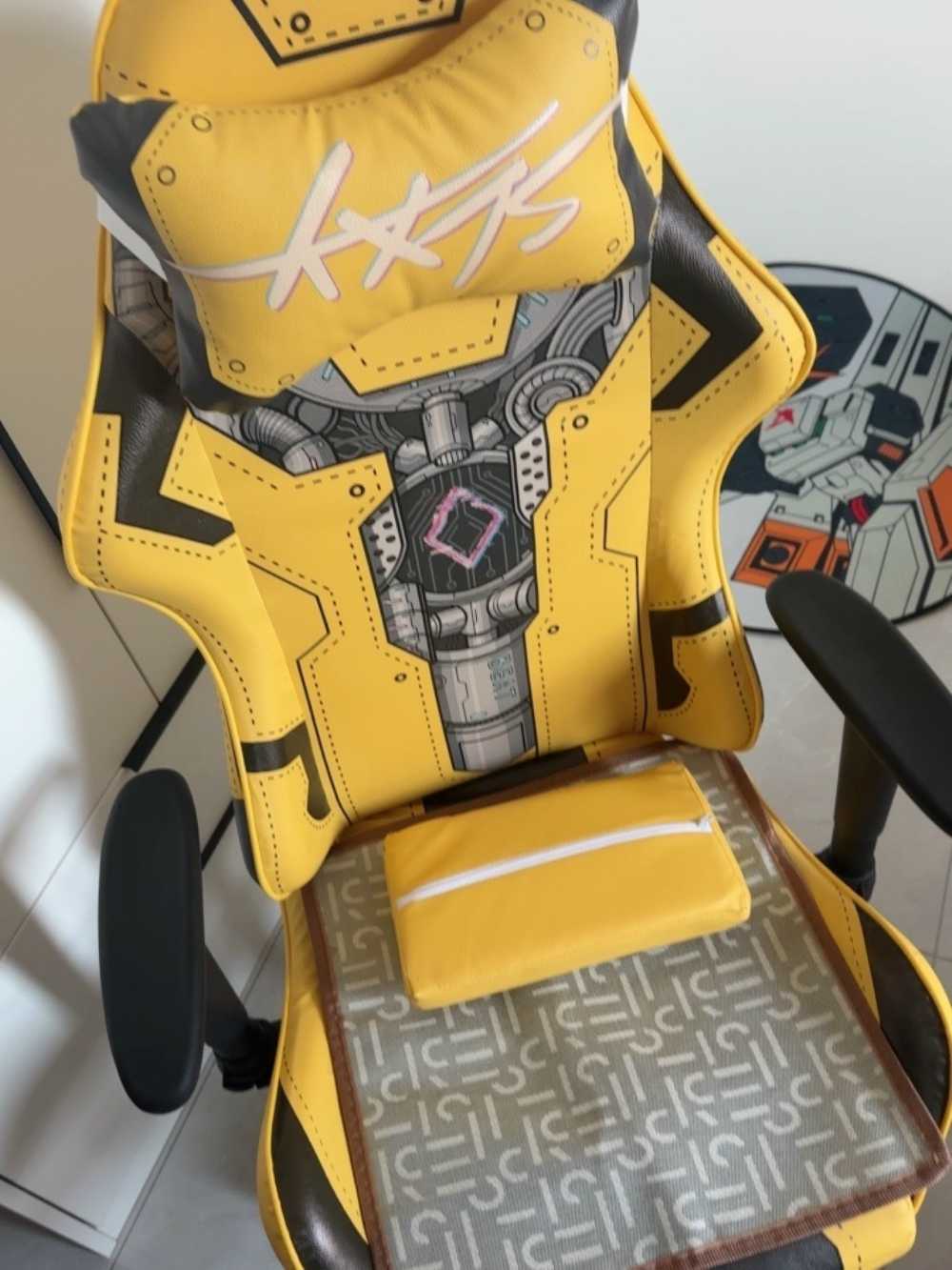 Customer's chair, attachment 1 by Tessa