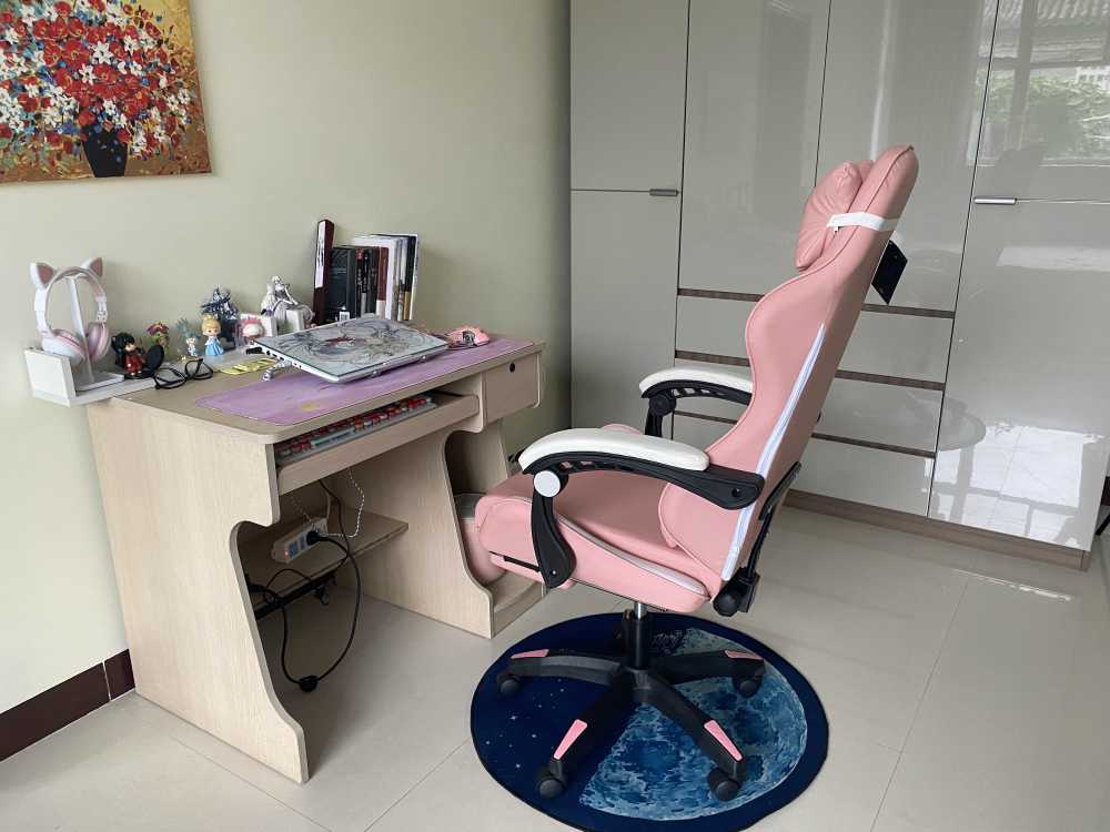 Customer's chair, attachment 1 by StarStruck23
