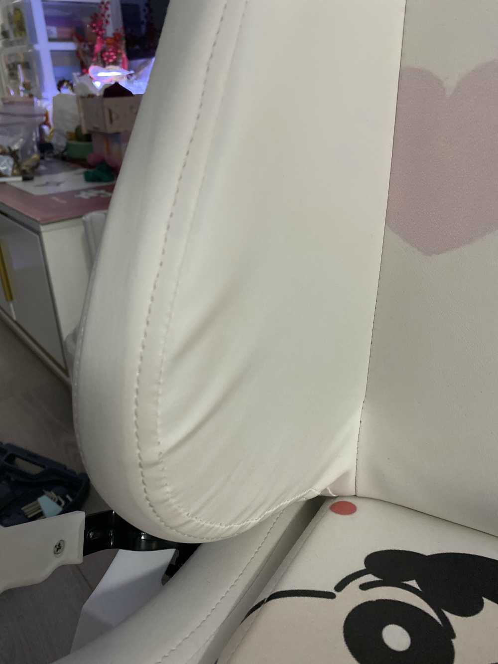 Customer's chair, attachment 2 by NetflixAddict78