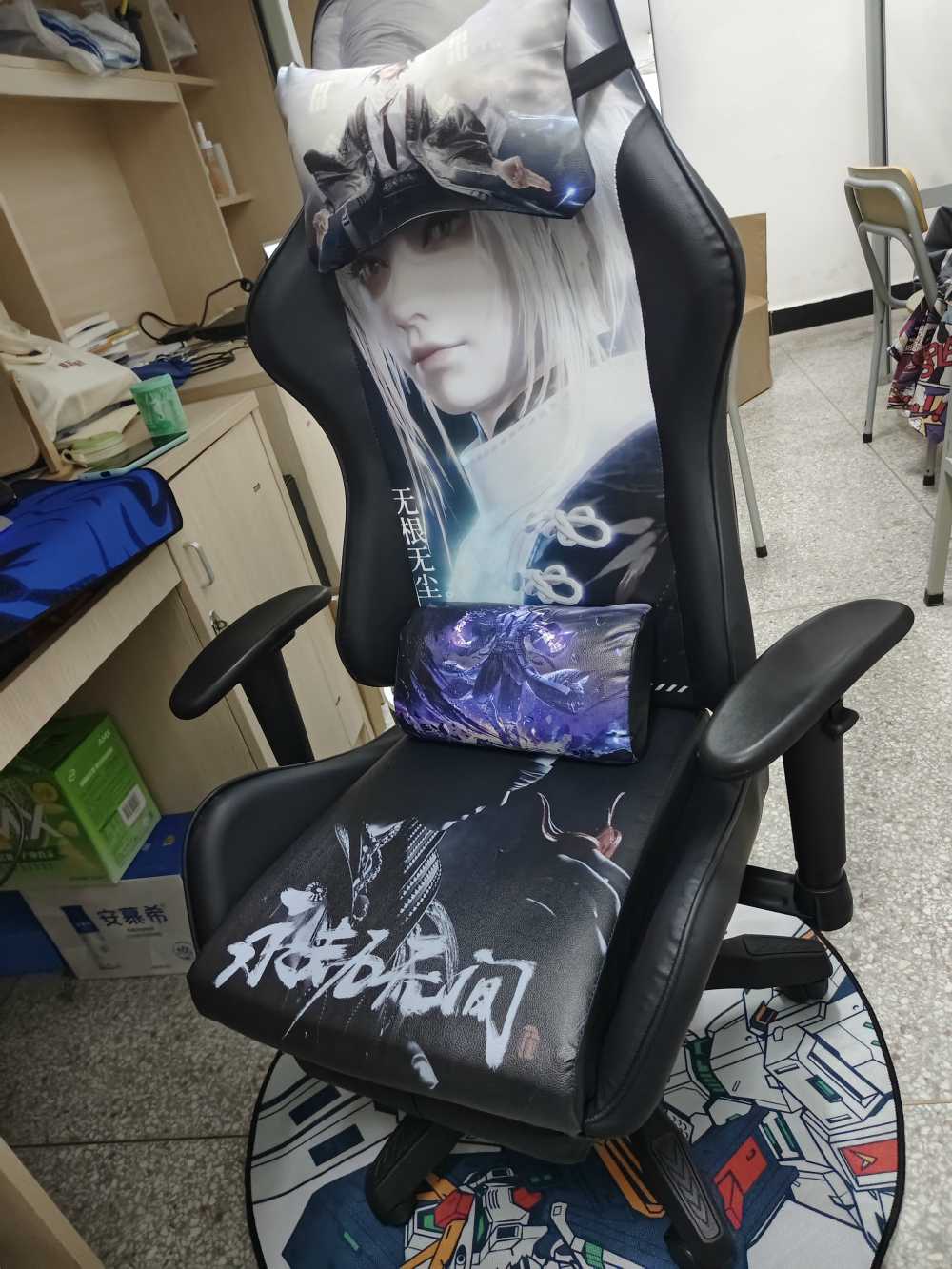 Customer's chair, attachment 1 by RollercoasterFan