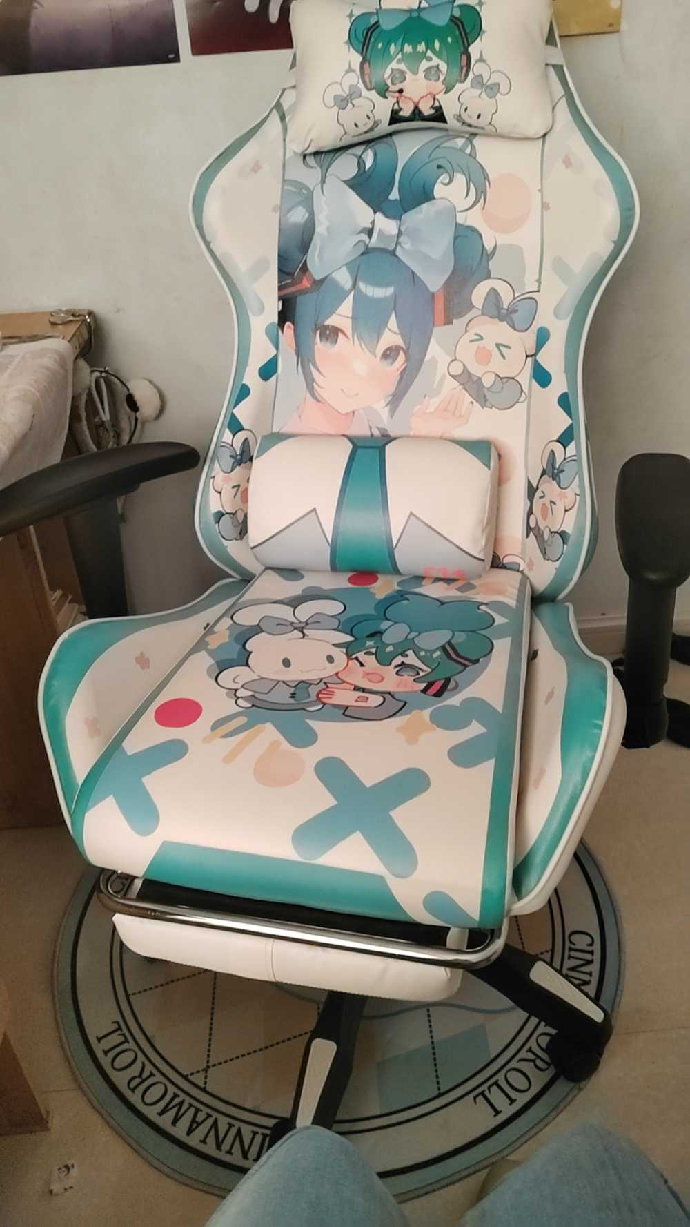 Customer's chair, attachment 2 by Celeste