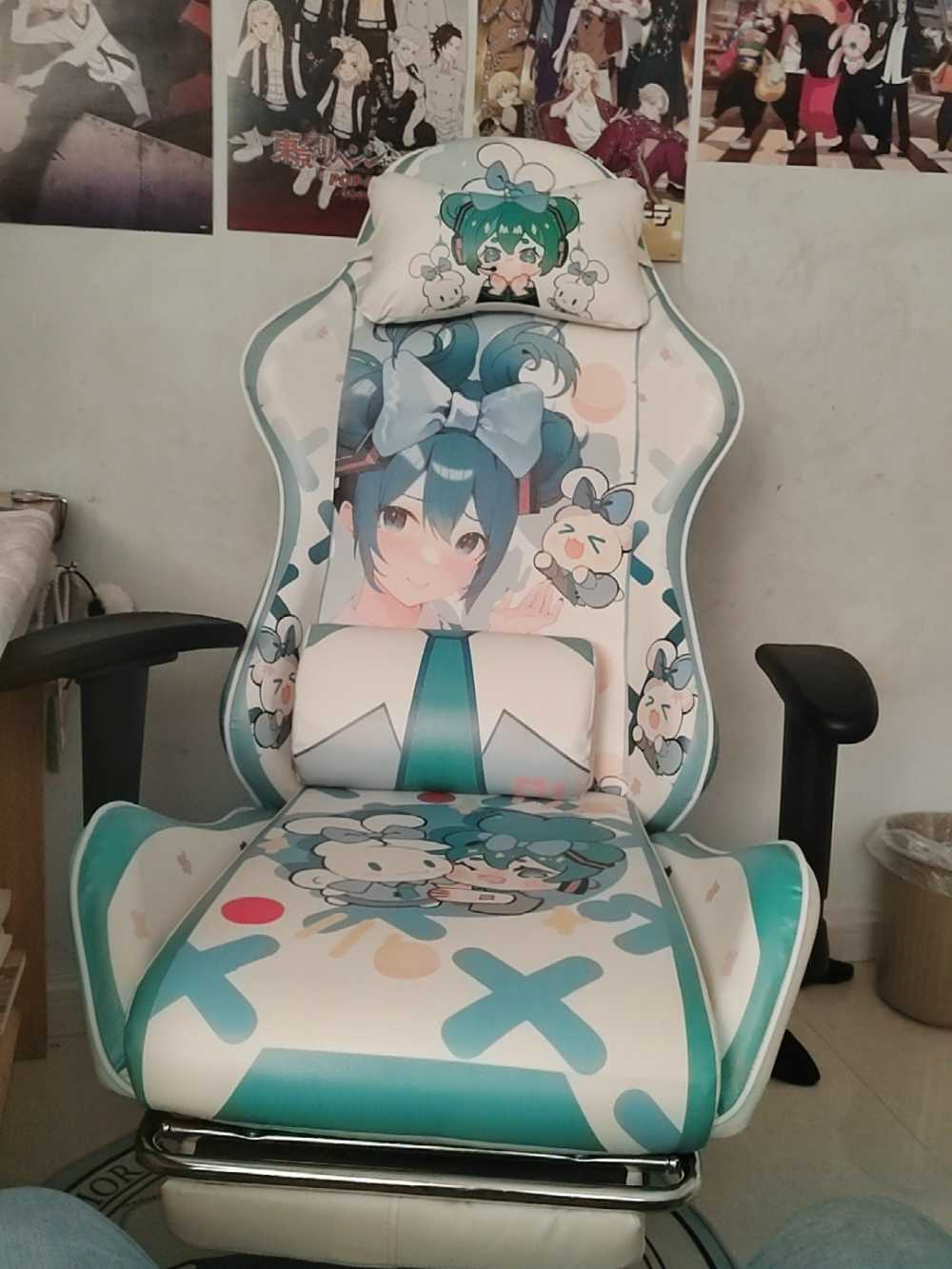 Customer's chair, attachment 3 by Celeste