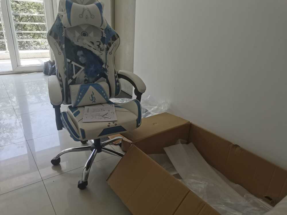 Customer's chair, attachment 2 by Evelyn