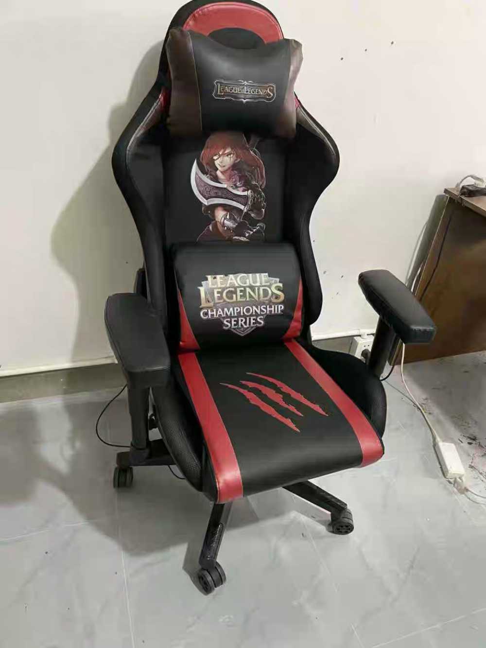 Customer's chair, attachment 4 by PaintbrushMaestro