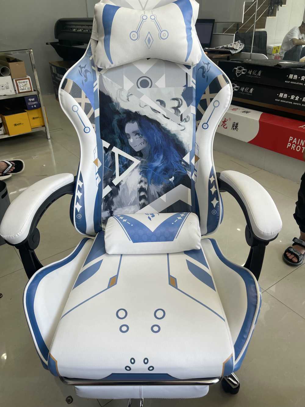 Customer's chair, attachment 2 by Felix