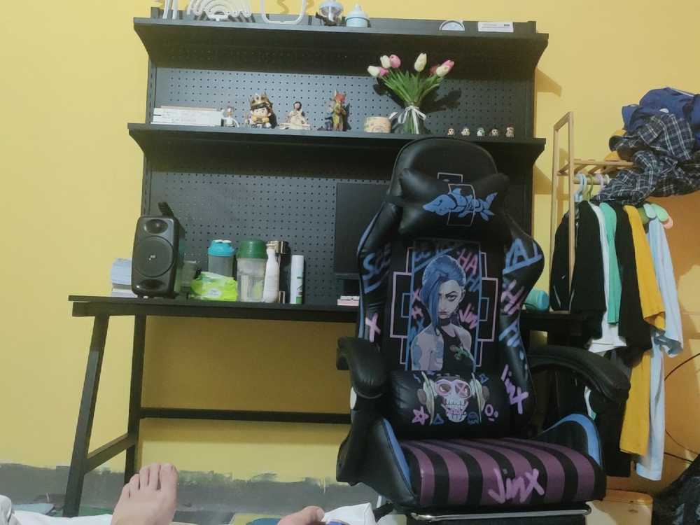 Customer's chair, attachment 4 by PoetryInkwell