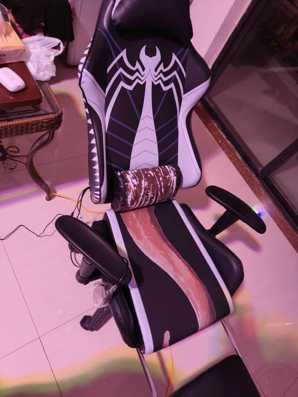Customer's chair, attachment 2 by Ivan