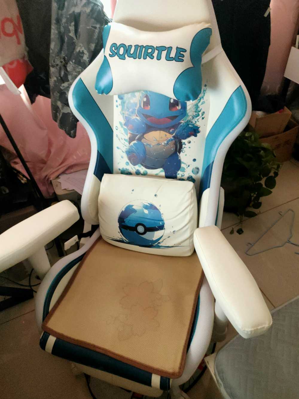 Customer's chair, attachment 2 by Juliette