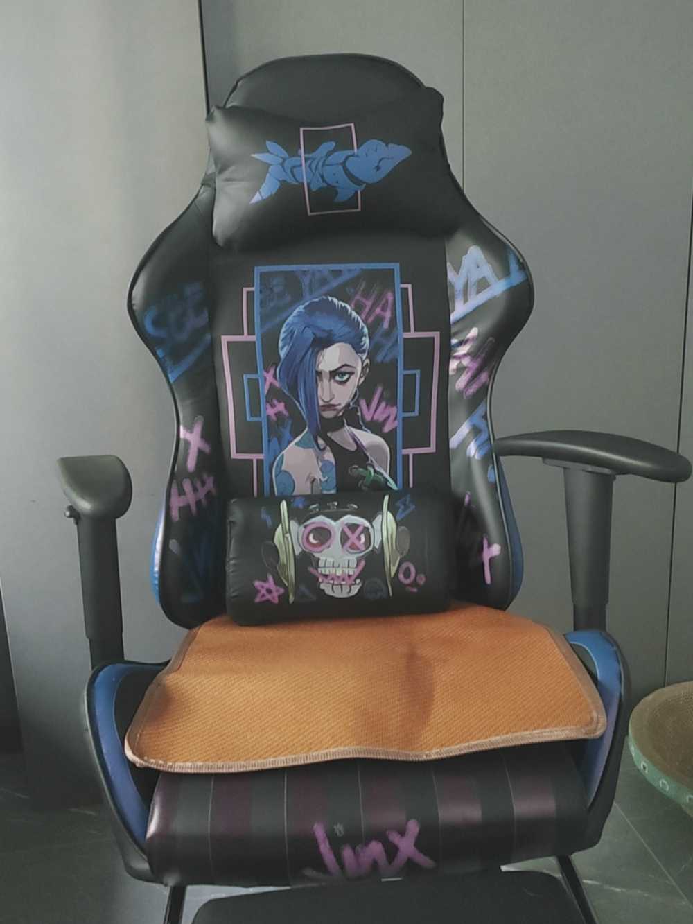 Customer's chair, attachment 2 by Lana