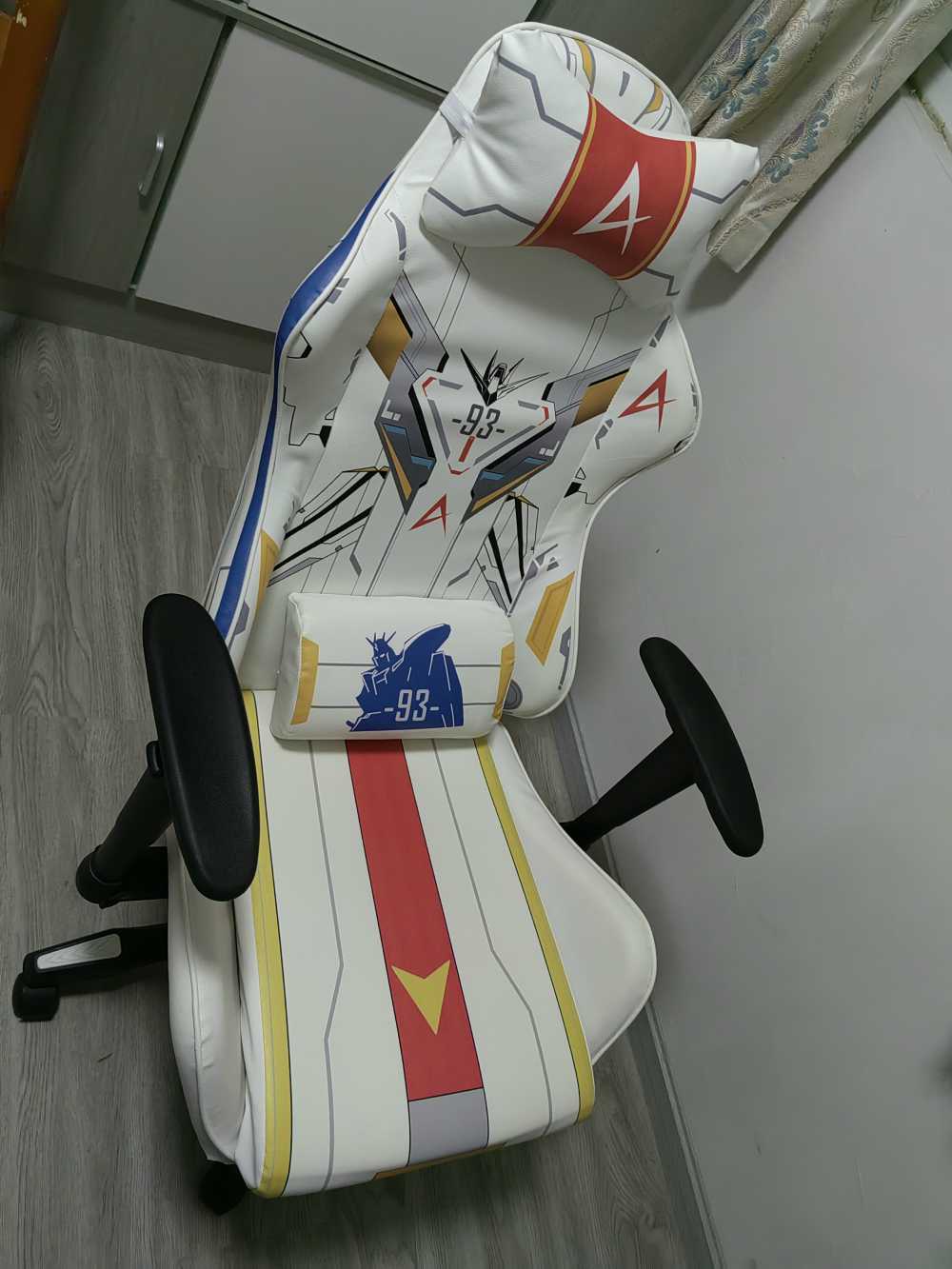 Customer's chair, attachment 2 by Quentin