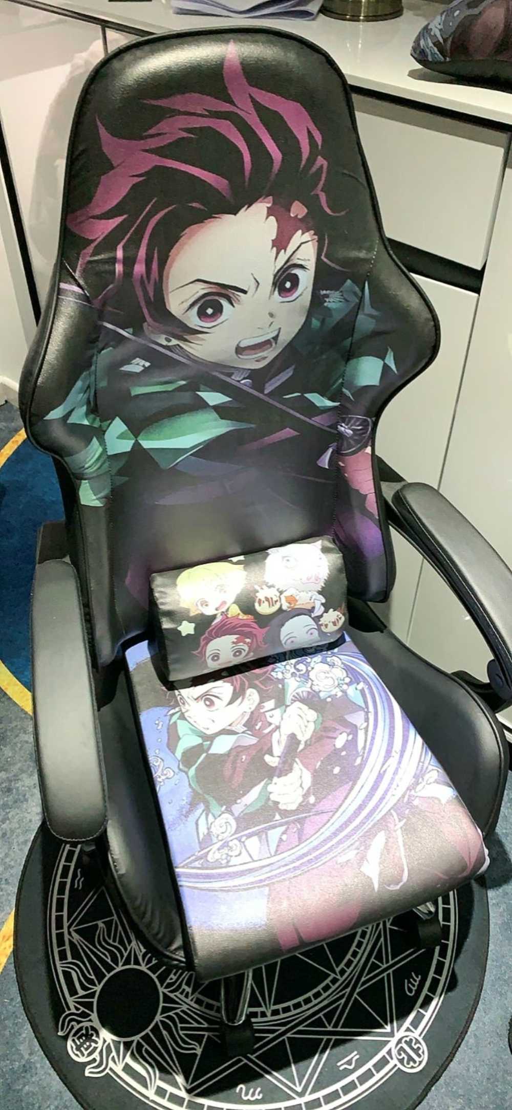 Customer's chair, attachment 2 by CraftyCreator55