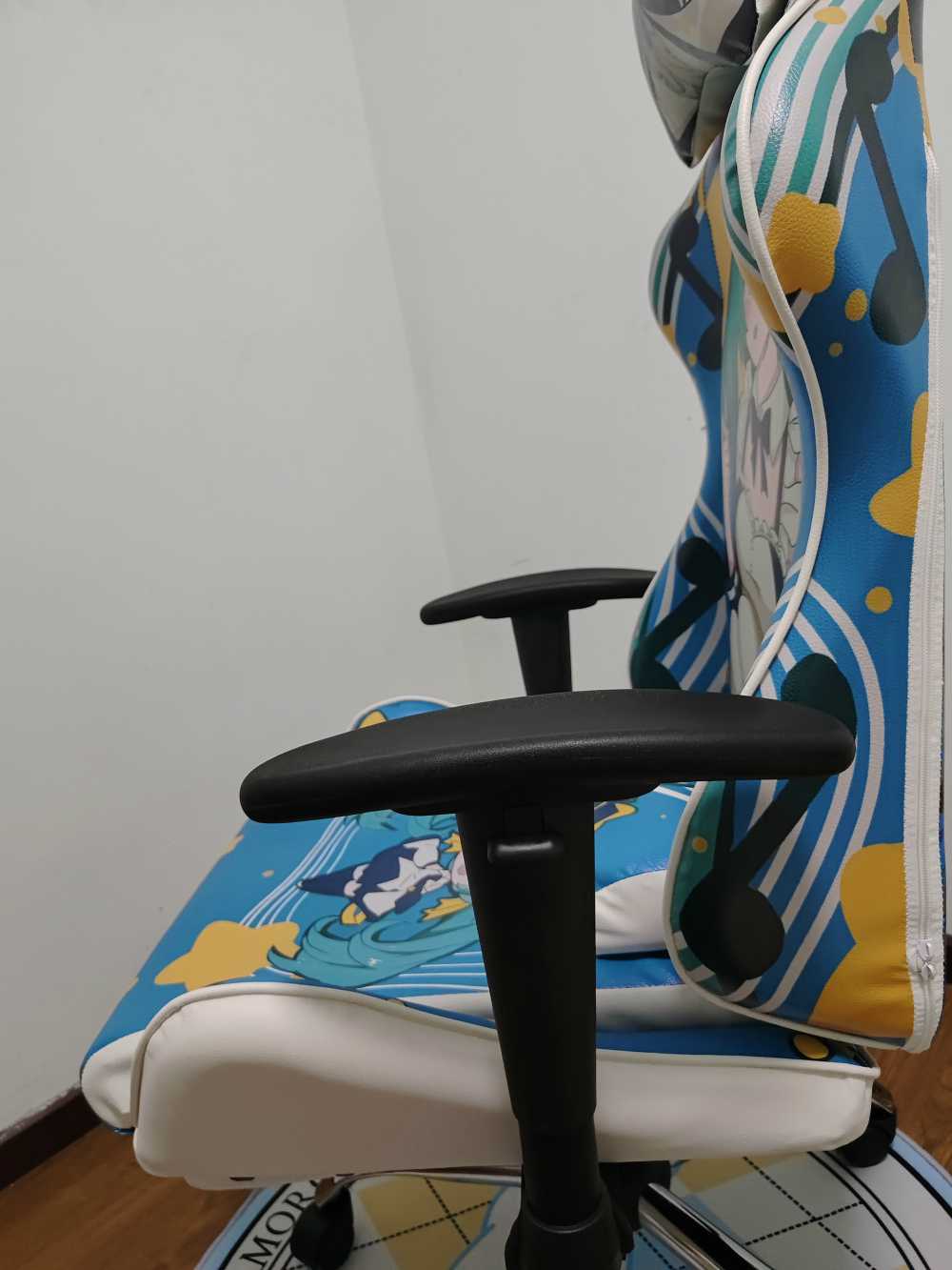 Customer's chair, attachment 2 by Valentina