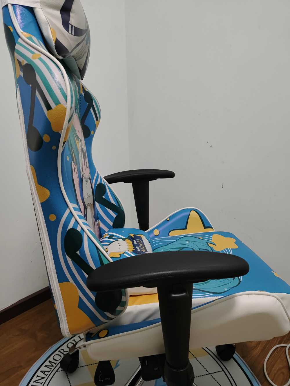 Customer's chair, attachment 4 by Valentina