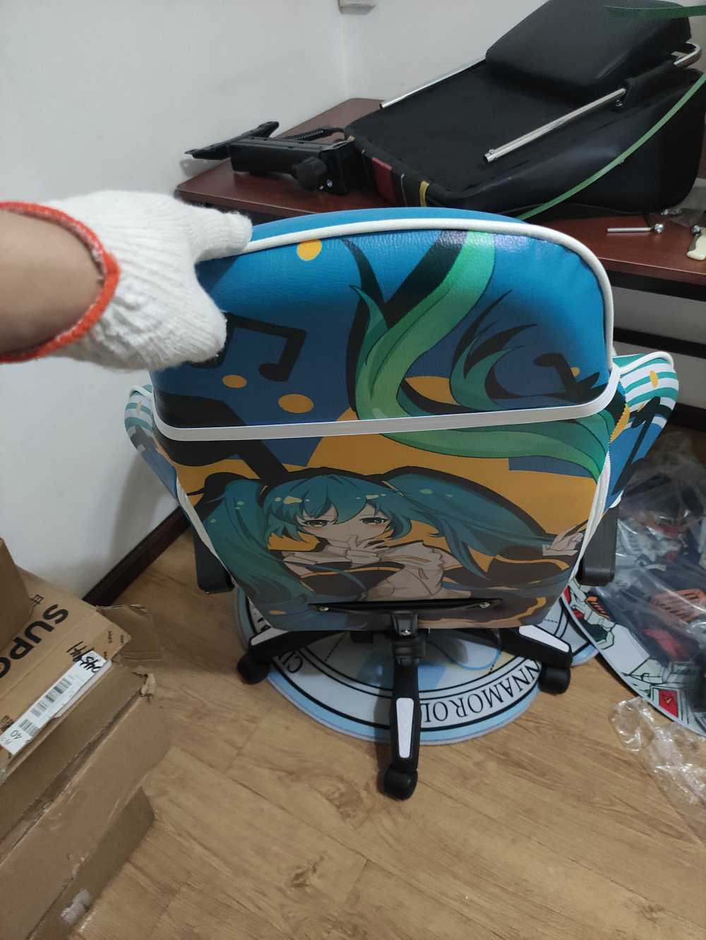 Customer's chair, attachment 2 by Zane