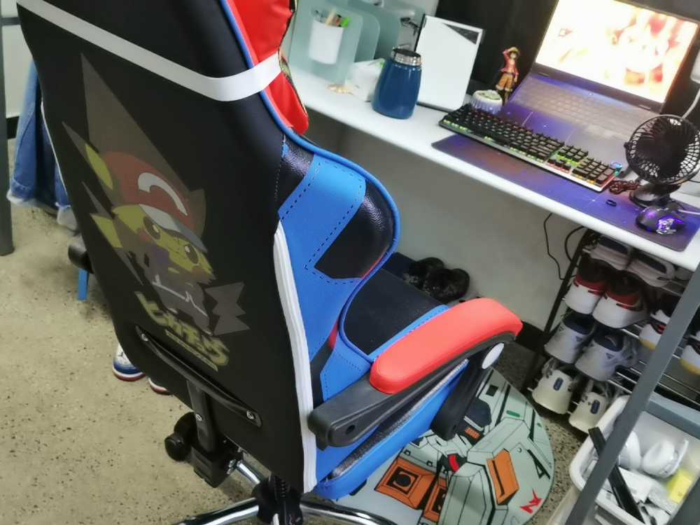 Customer's chair, attachment 2 by FilmFanatic22