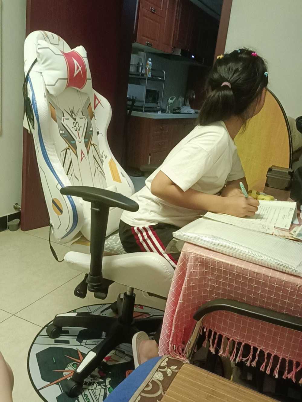 Customer's chair, attachment 1 by Alice