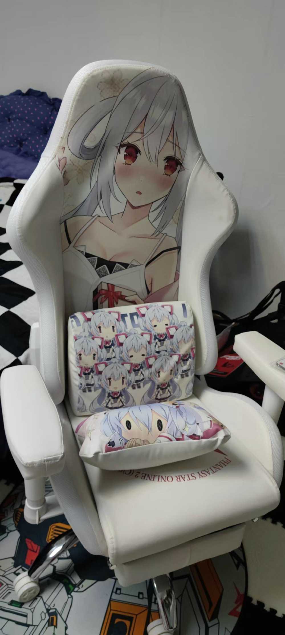 Customer's chair, attachment 1 by HoroscopeLover