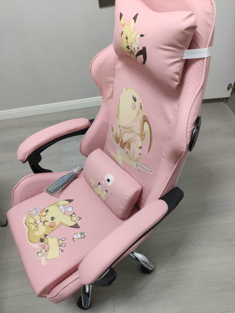 Customer's chair, attachment 1 by WaveRider7