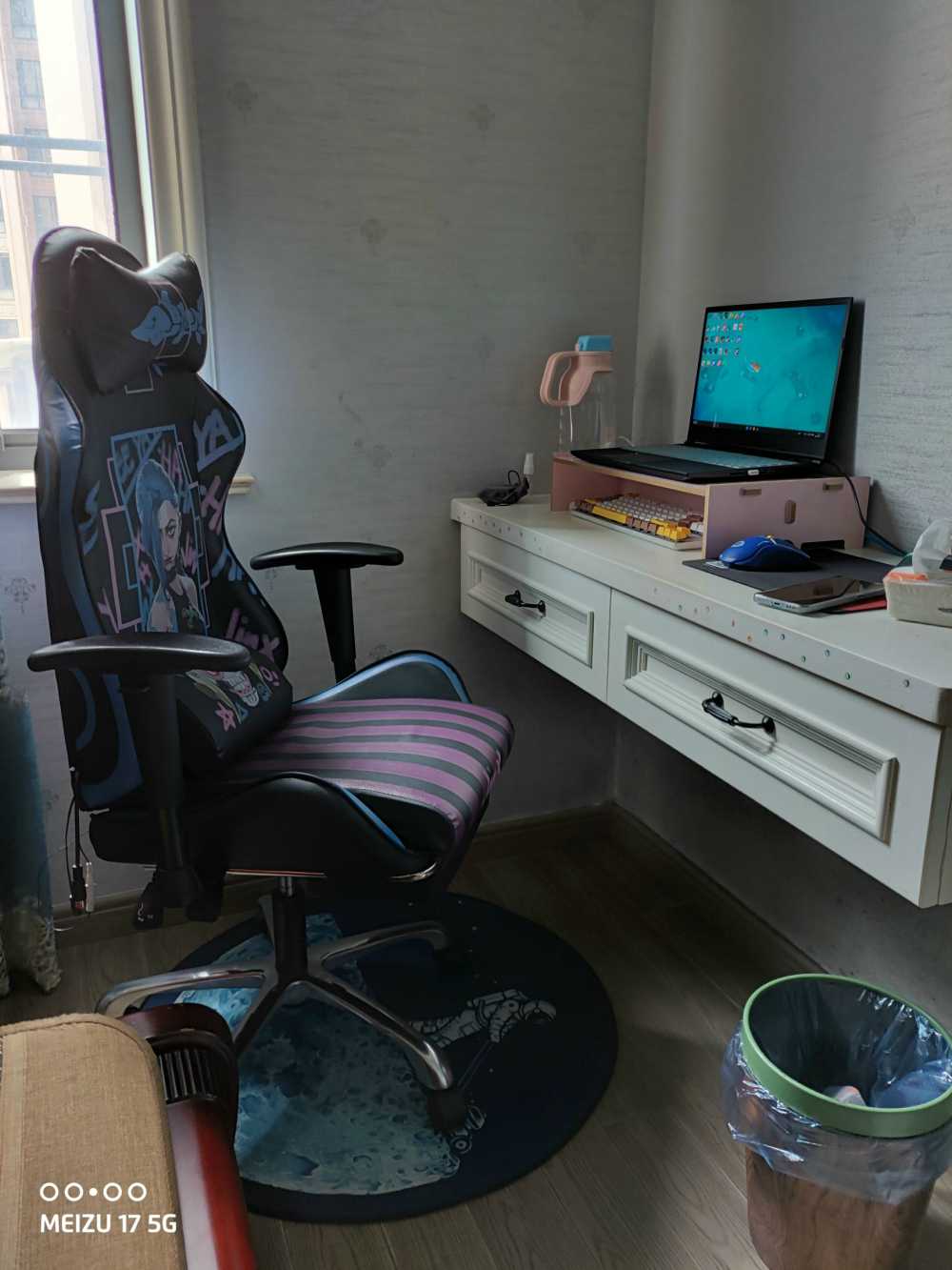 Customer's chair, attachment 2 by PoetryPassion22