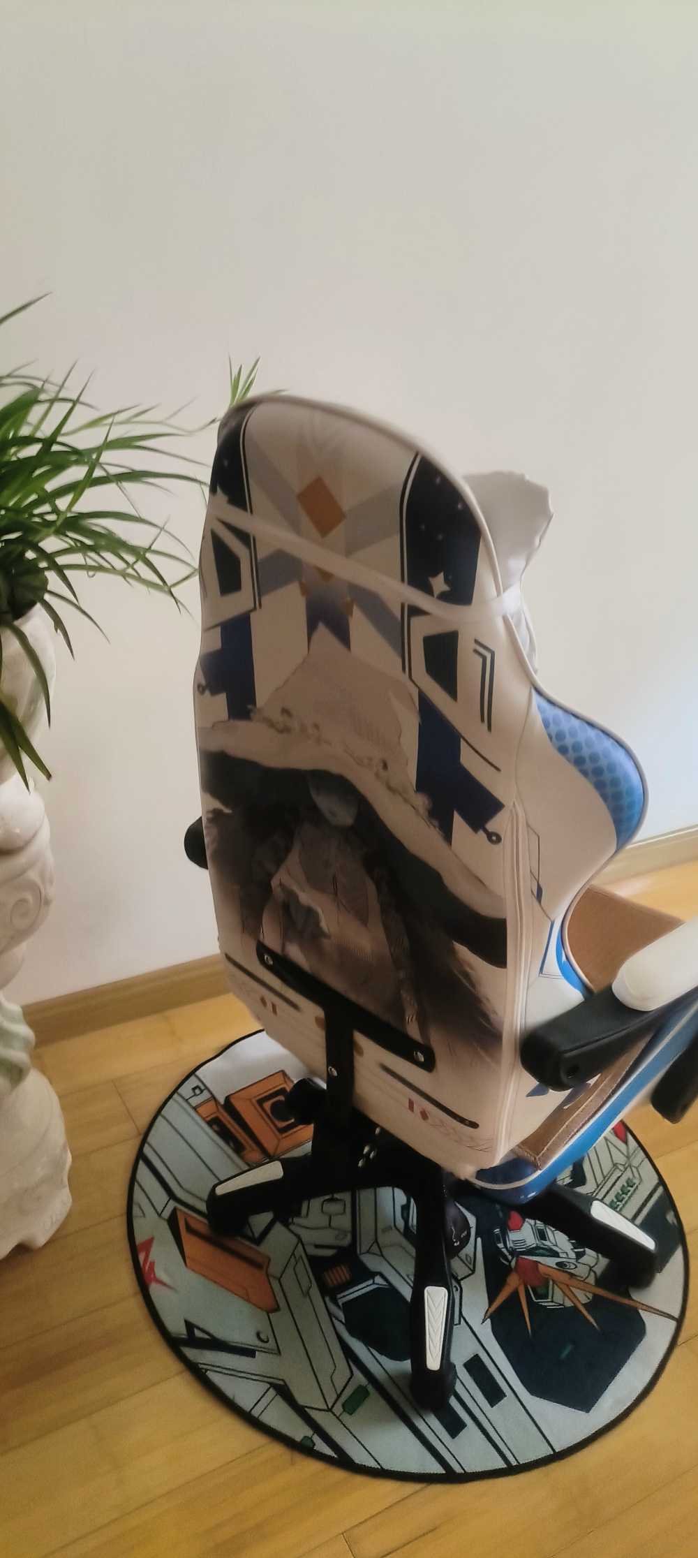 Customer's chair, attachment 2 by Esmeralda