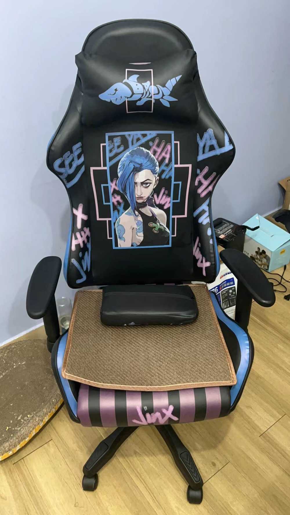 Customer's chair, attachment 2 by Liam