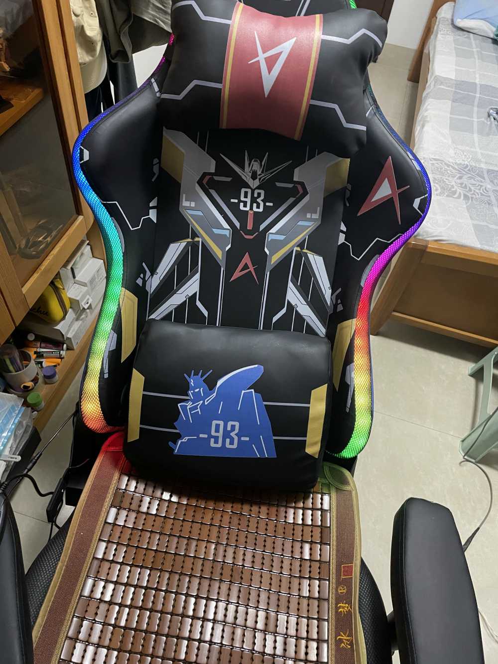 Customer's chair, attachment 2 by Gianna