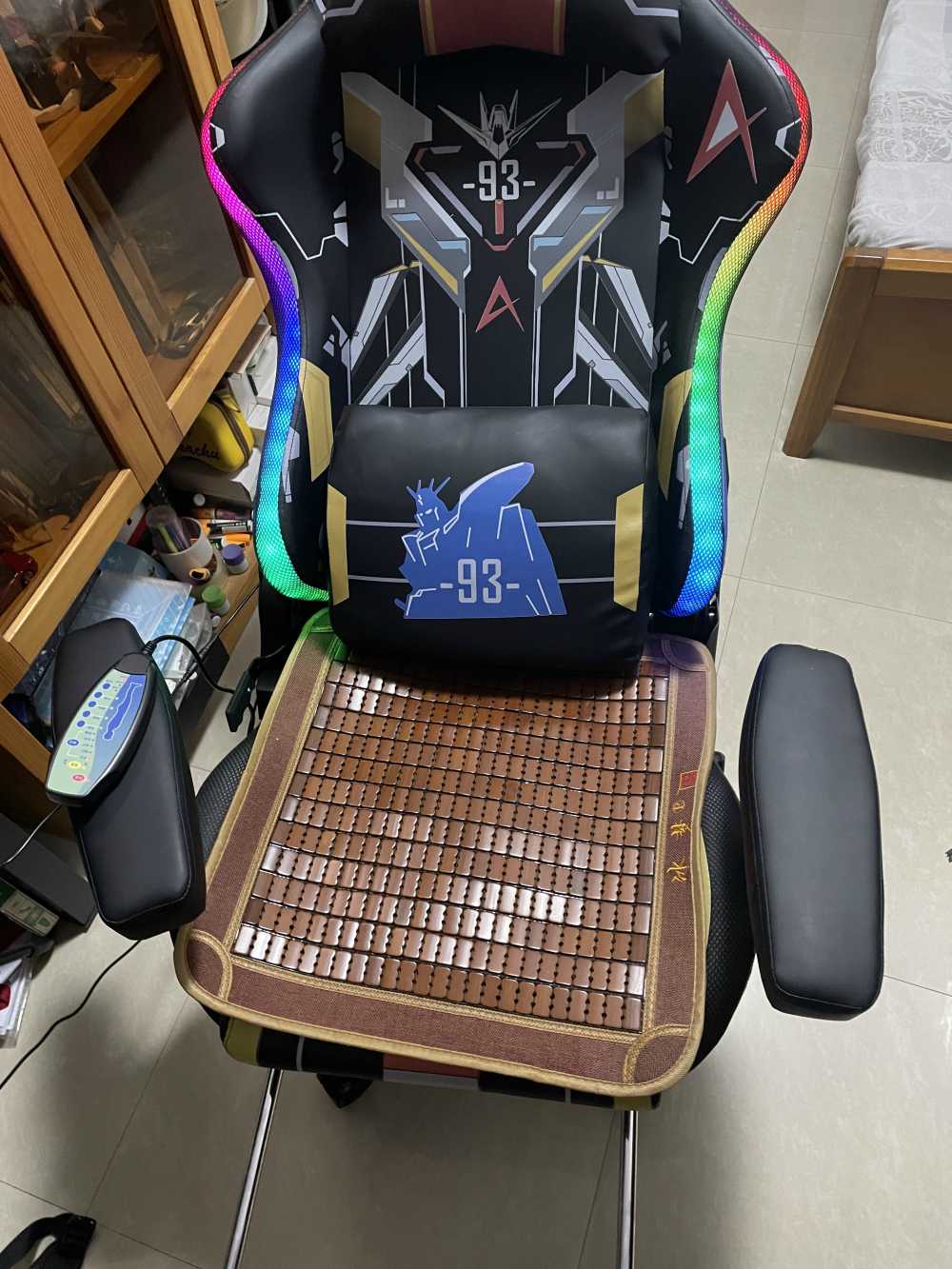 Customer's chair, attachment 3 by Gianna