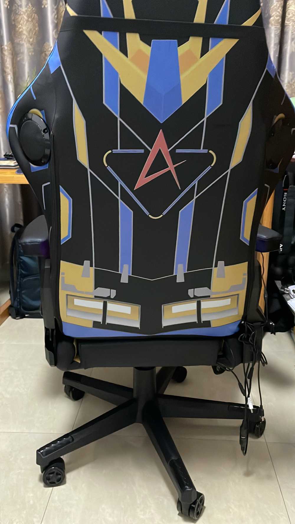 Customer's chair, attachment 4 by Gianna