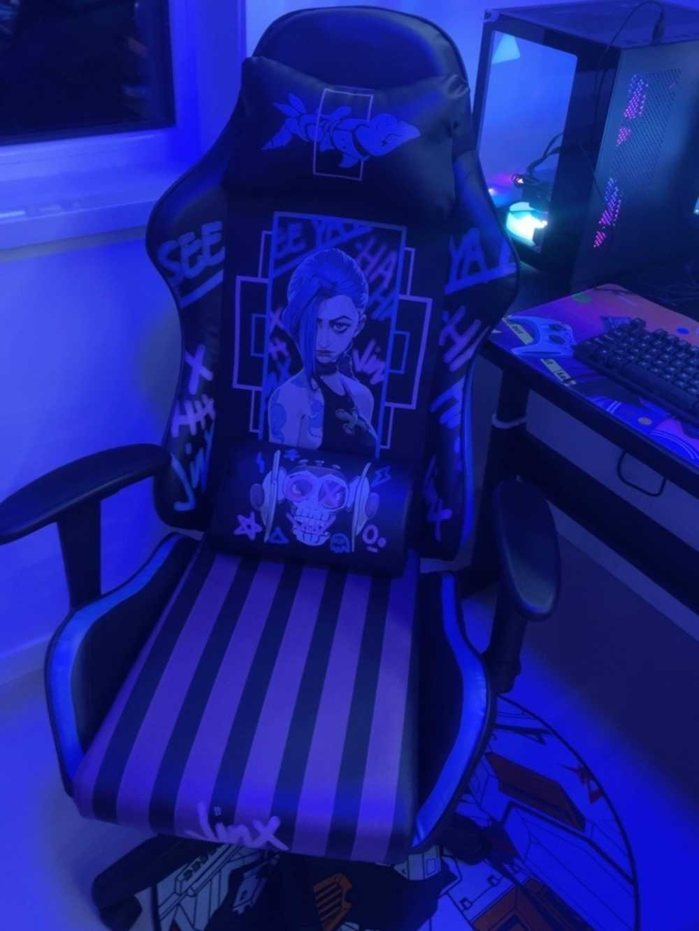 Customer's chair, attachment 2 by Rafael